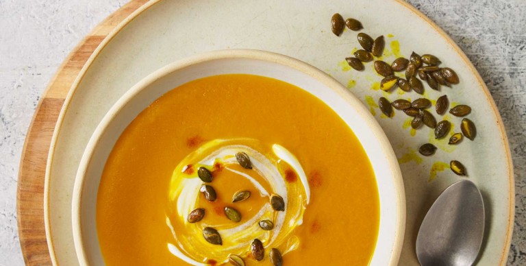 CREMA DE CARBASSA ROSTIDA AMB PIPES DE CARBASSA AL TOC DE CURRY