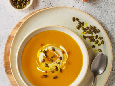 CREMA DE CARBASSA ROSTIDA AMB PIPES DE CARBASSA AL TOC DE CURRY