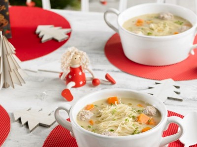 Christmas broth with small meat balls and pasta