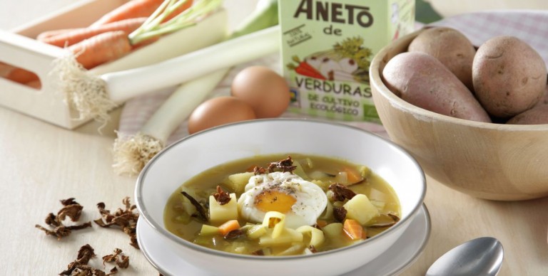 Porrusalda con setas y huevo escalfado