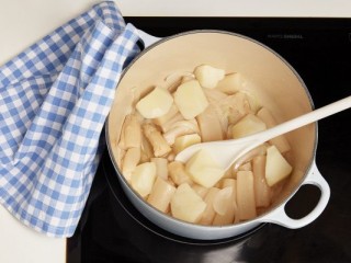 2 - Velouté d'espàrrecs blancs amb encenalls de salmó fumat