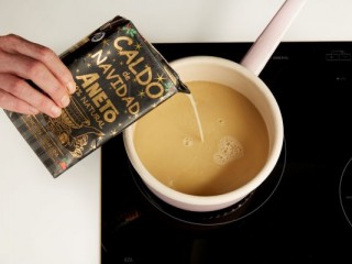 4 - Christmas broth with small meat balls and pasta