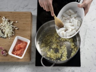2 - Estofat mariner amb sípia, patates i safrà