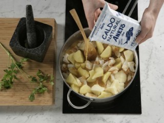 4 - Estofat mariner amb sípia, patates i safrà